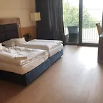 Favorite Parkhotel Отель 4*