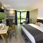 فندق فيفوريت باركهوتيل 4*
