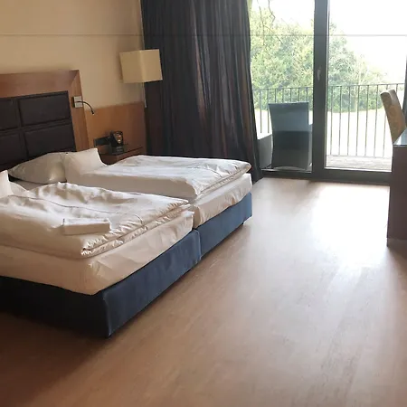 Favorite Parkhotel Ξενοδοχείο 4*