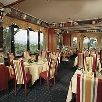 Favorite Parkhotel Otel 4*