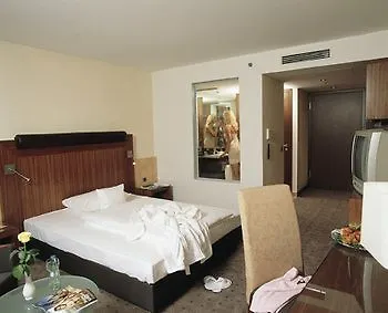 Favorite Parkhotel Otel 4*