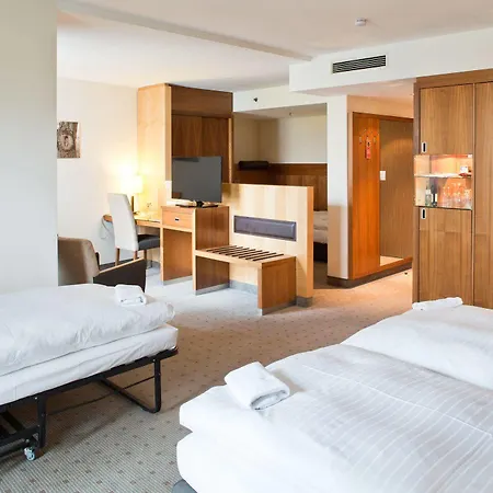 Favorite Parkhotel Otel 4*